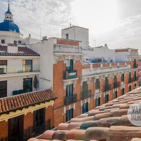 Retiro Para 3 En Sol, Conoce Concepcion Jeronima Madrid Eksteriør bilde